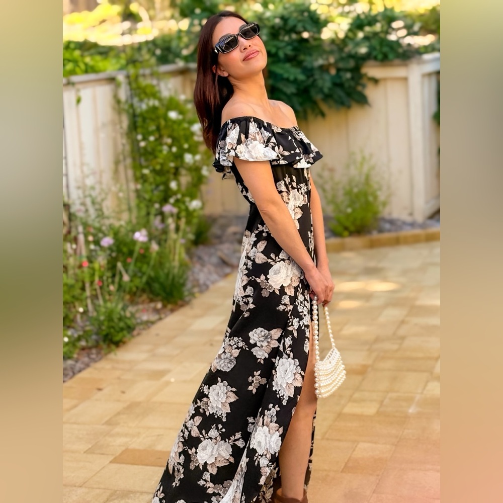 🎉HP🎉 Off The Shoulder Slit Floral Maxi Dress - Picture 3 of 16